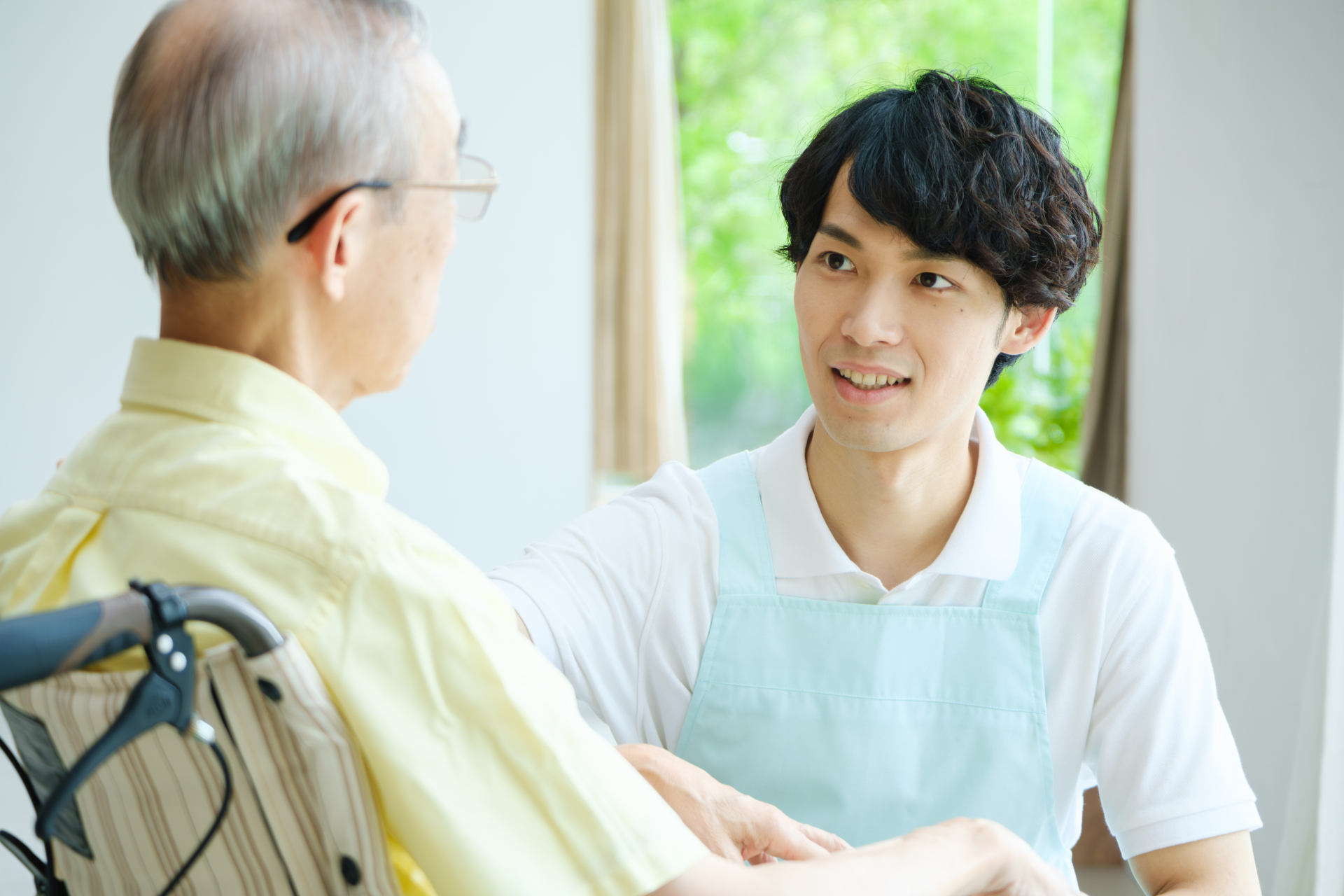 福岡で考える老人ホームの住み替え｜元気な時期から介護期まで
