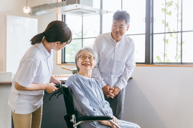 夫婦入居と状態変化——お二人の暮らしをどう守るか｜福岡で考える老人ホームの住み替え｜元気な時期から介護期まで