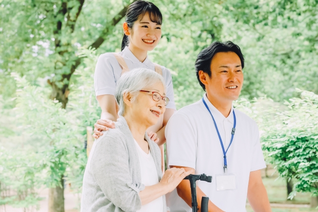 職員1.5対1とフロア別ケア——介護の中身｜福岡の介護付有料老人ホーム｜サンカルナ博多の森ケアステージの体制と暮らし